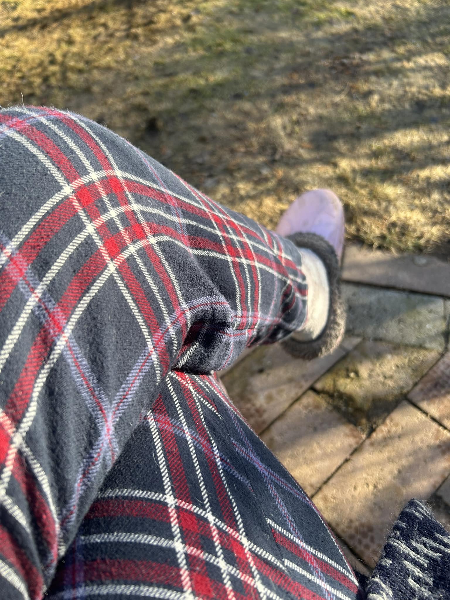 När man har ett handikapp eller en diagnos kan det vara svårt att ta sig ut på egen hand. Du kanske helst går omkring i pyjamas?